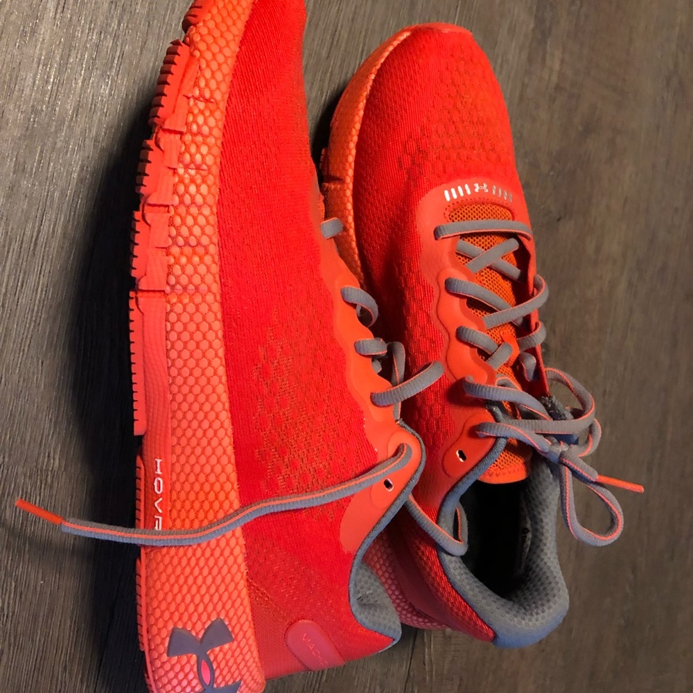 Under Armour Mens HOVR Bluetooth Machina 2. These are practically brand new